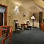 Отель Wellness Golf Hotel Morris