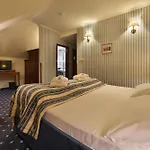 Отель Wellness Golf Hotel Morris